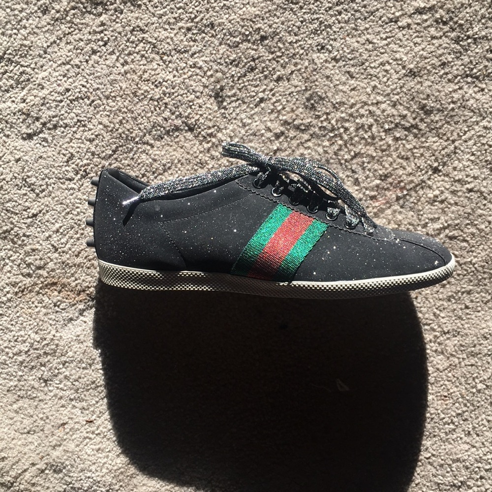 Authentic Gucci sneaker! Right side only